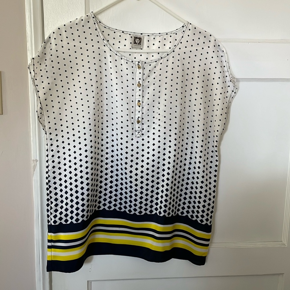 Anne Klein blouse, size M, pre- owned but like new.